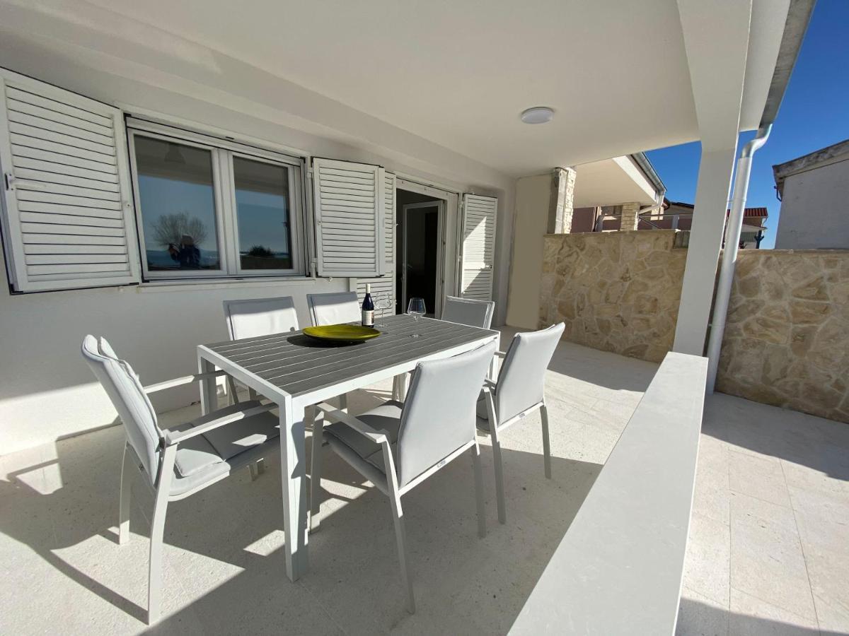 Holiday House Laura Vir Extérieur photo