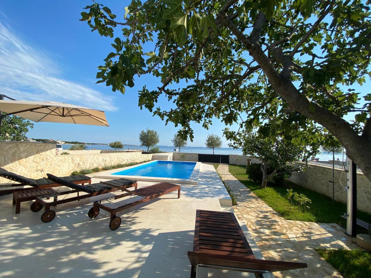 Holiday House Laura Vir Extérieur photo